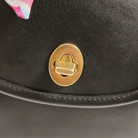 Sold Vintage Coach Regina #9983 - Picture 5 of 17